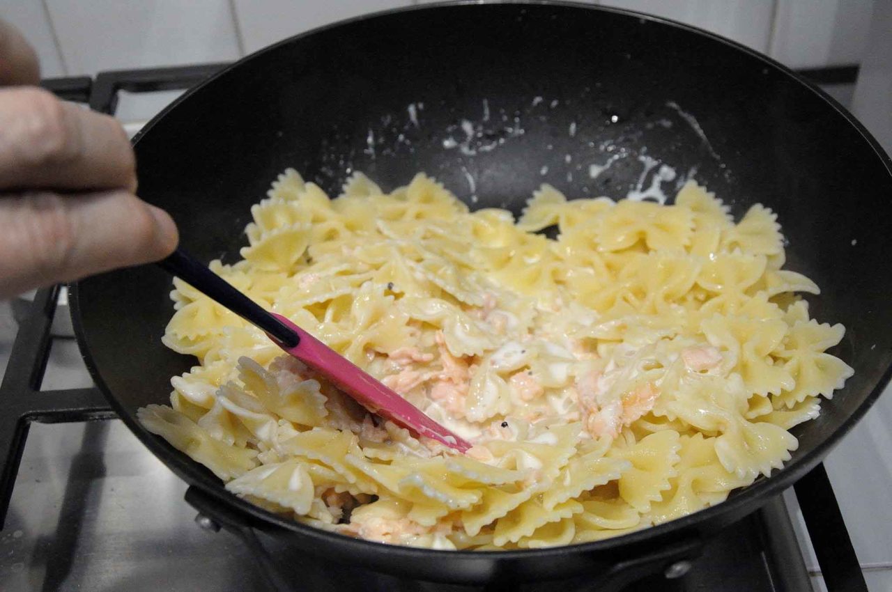 farfalle al salmone con panna ricetta scientifica