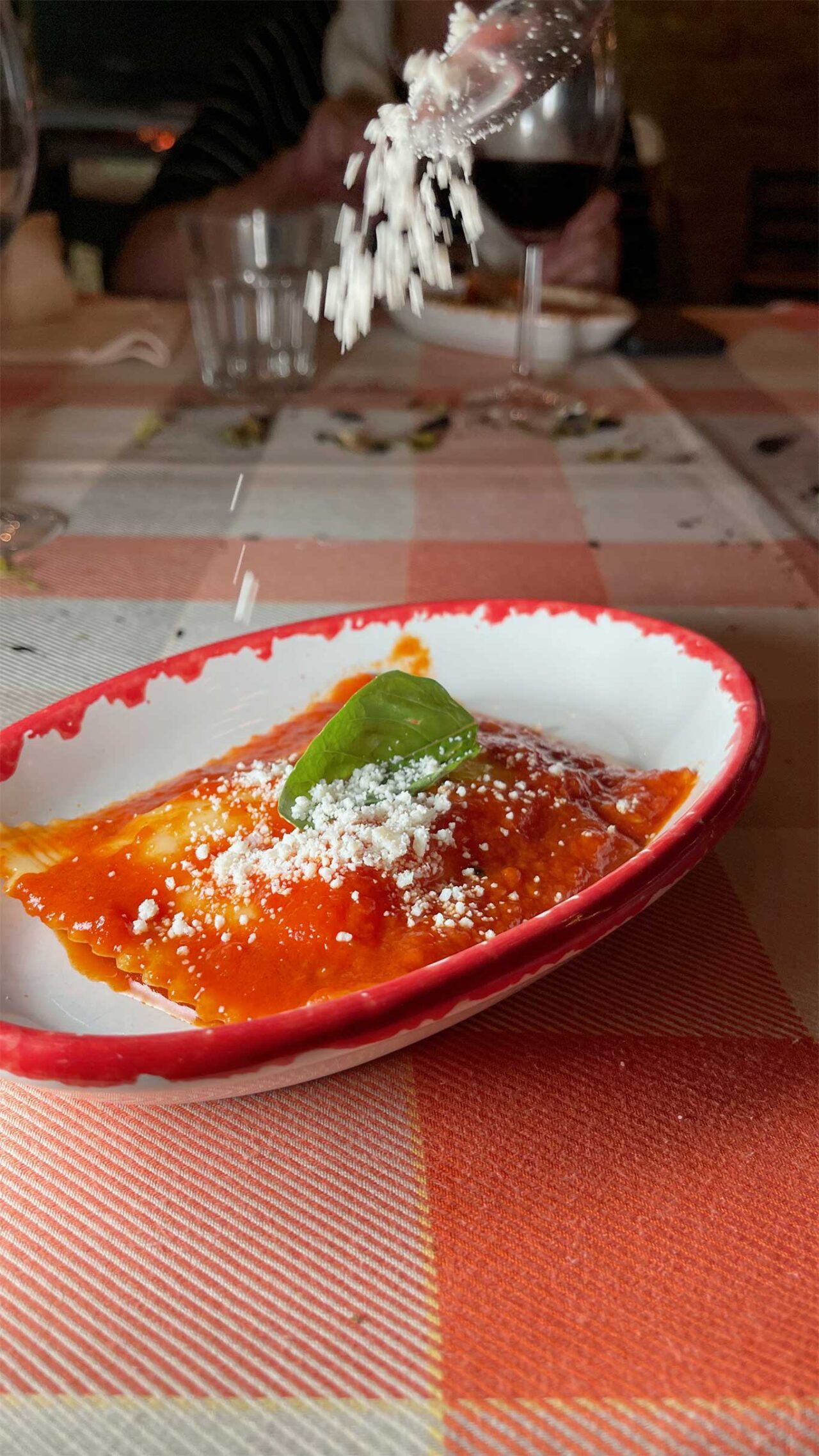 Agriturismo Capalia a Pollica nel Cilento: raviolone ripieno di ricotta  