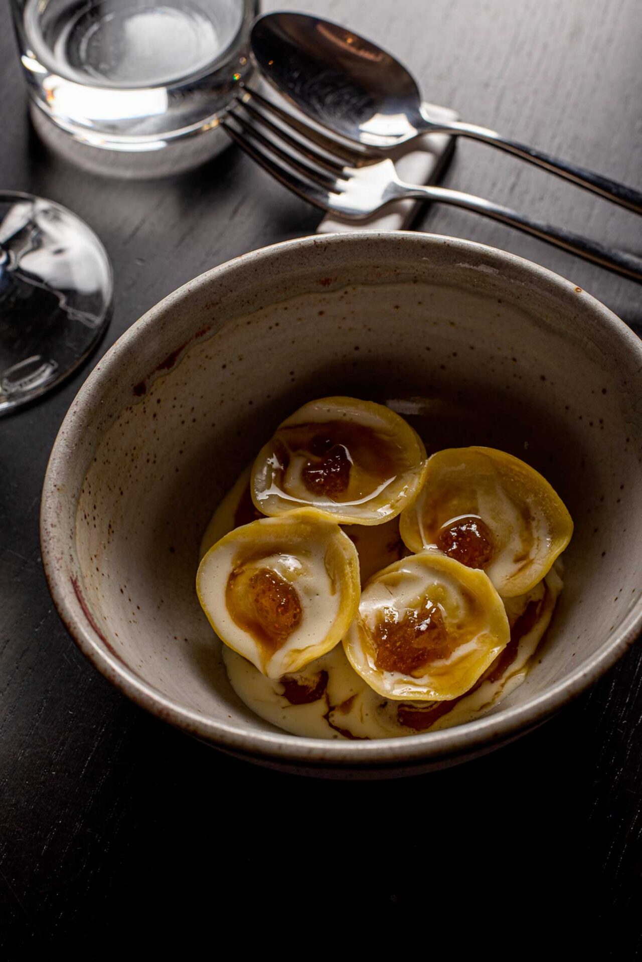 ravioli con ragù alla genovese napoletana salva cremasco dop mostarda di zucca mantovana