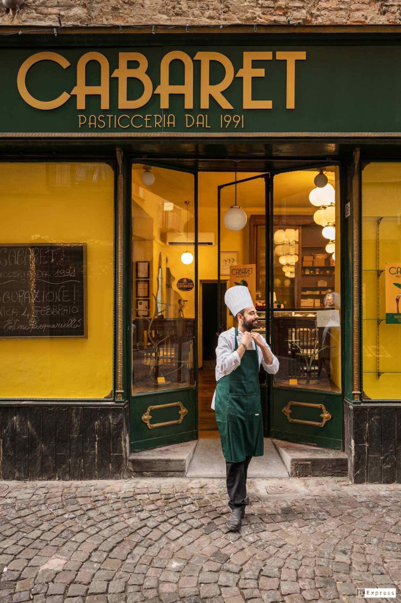 Ingresso pasticceria Cabaret a Torino