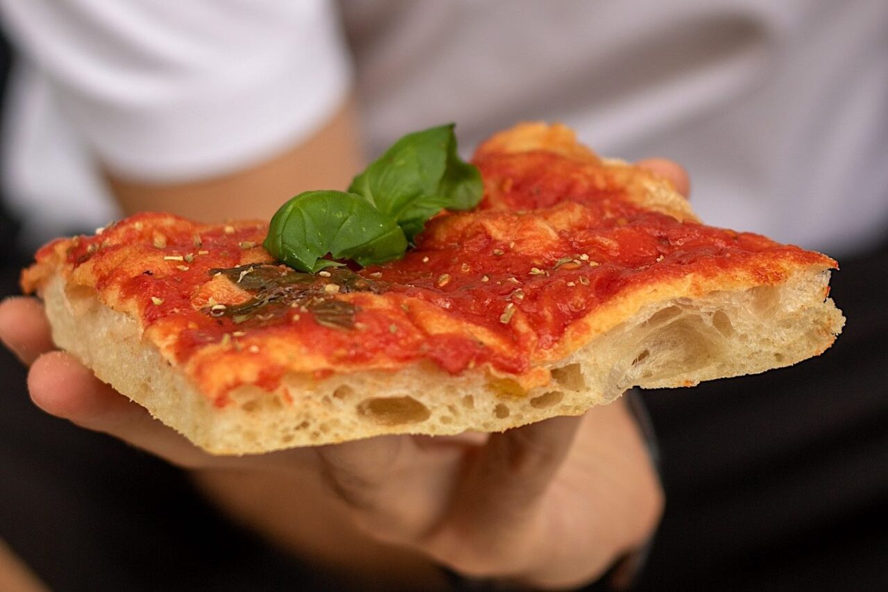 trancio di pizza da Bricks to Go a Torino 