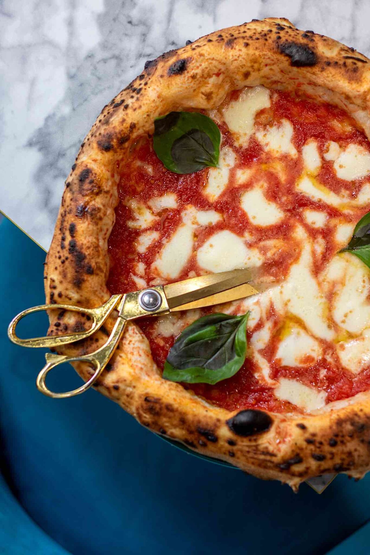 la pizza margherita della pizzeria Vincenzo Capuano a Torino