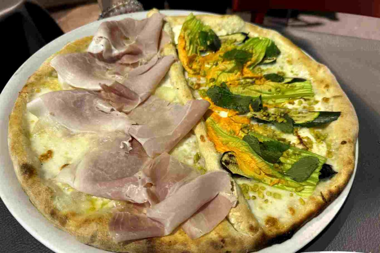 pizzeria la baia milano pizza due gusti