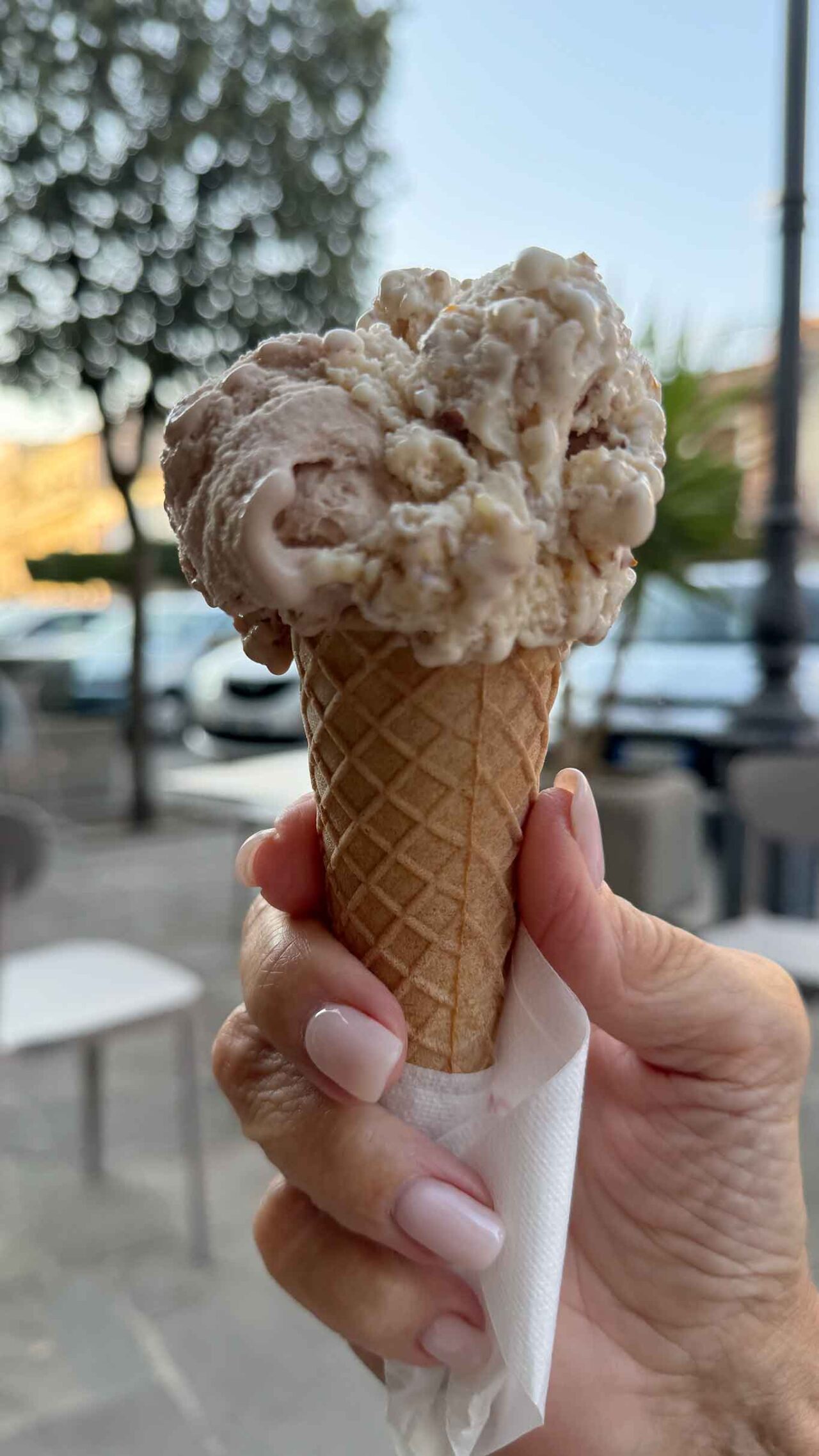 il cono gelato che non pratica la shrinkflation lo trovate alla gelateria Di Matteo di Raffaele del Verme a Torchiara in Cilento