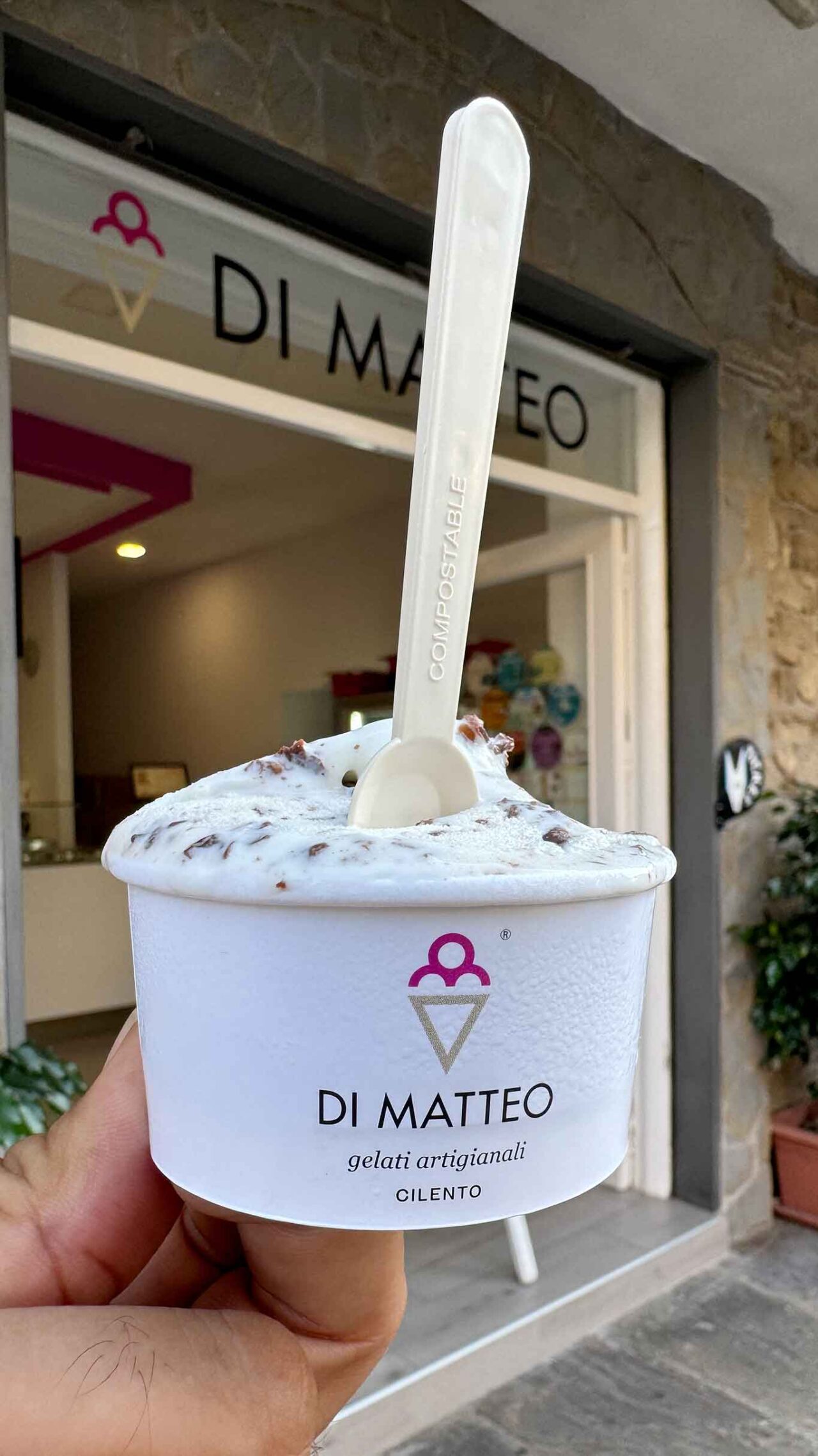 la coppetta gelato che non pratica la shrinkflation la trovate alla gelateria Di Matteo di Raffaele del Verme a Torchiara in Cilento