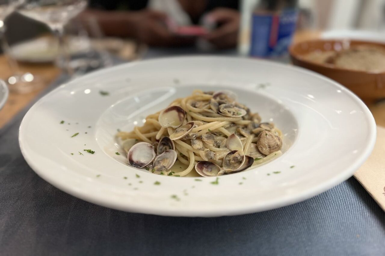 ristorante ortopi bistrot porto recanati spaghettone latini vongole.jpg
